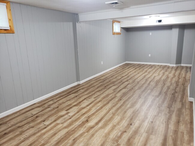 3-rd bedroom/ playroom - 411 W Linden Ave