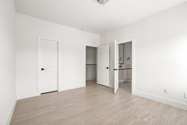 Building Photo - 107 Tolima Dove St