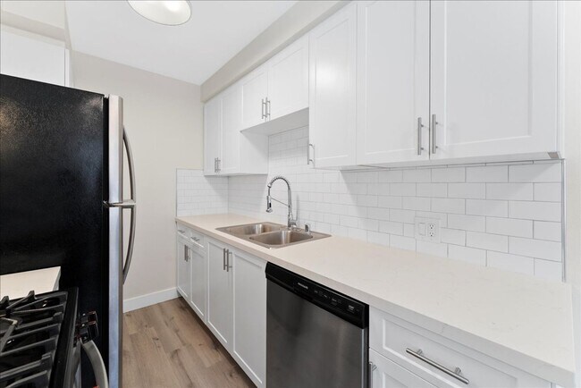 Building Photo - 3504 W Florence Ave