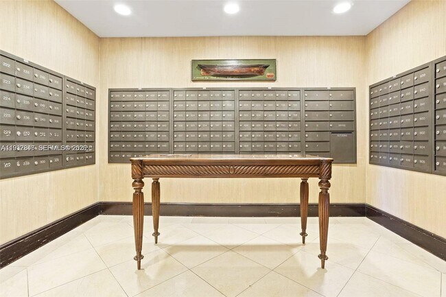 Building Photo - 151 Crandon Blvd