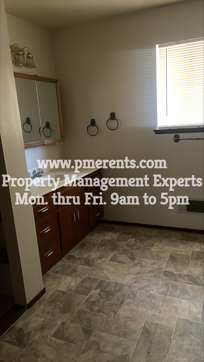 Building Photo - 22451 CA-120