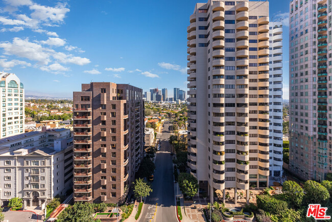 Building Photo - 10551 Wilshire Blvd