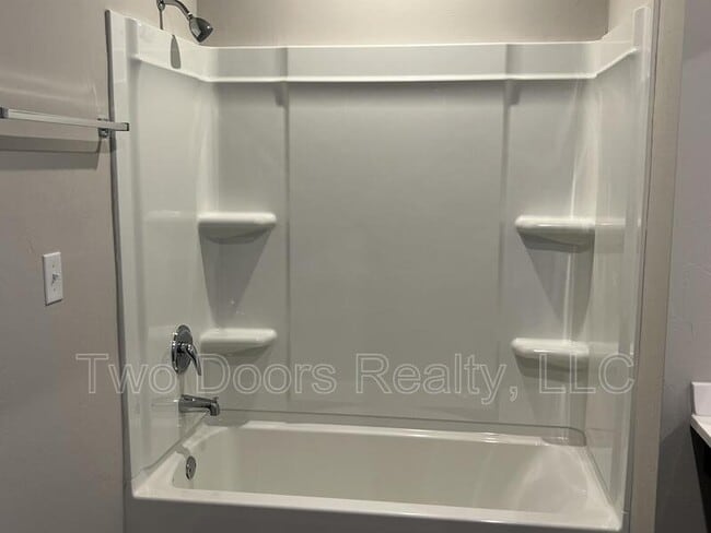 Building Photo - 561 SE 3rd Ter