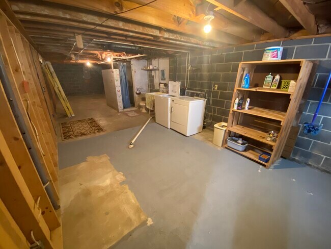 Building Photo - 410 Colonial Ave