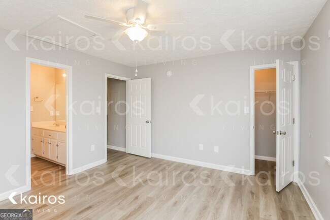 Building Photo - 155 Fawn Dr