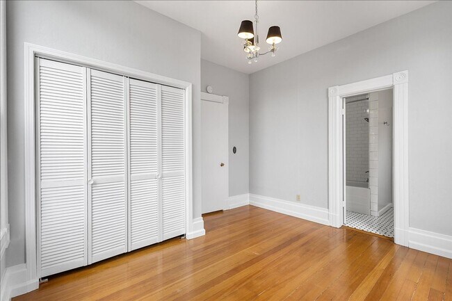 Building Photo - 1615 Grand St