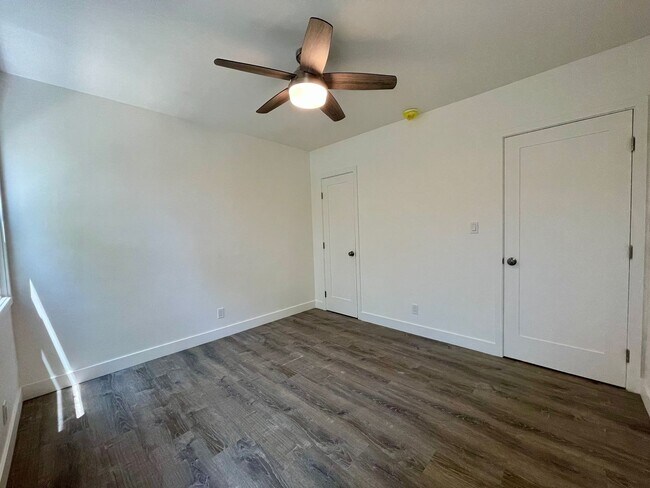 Building Photo - Fully Remodeled 4 Bedroom 2.5 Bathroom in ...