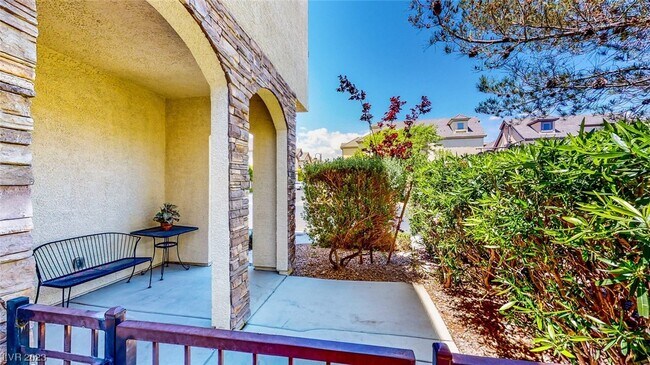 Building Photo - 348 Hanbury Manor Ln