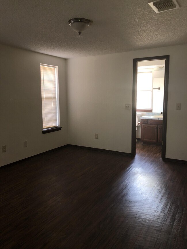 Building Photo - 4220 SE 49th St