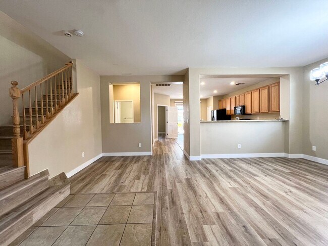 Building Photo - Beautiful 4-bedroom, 2.5-bathroom house
