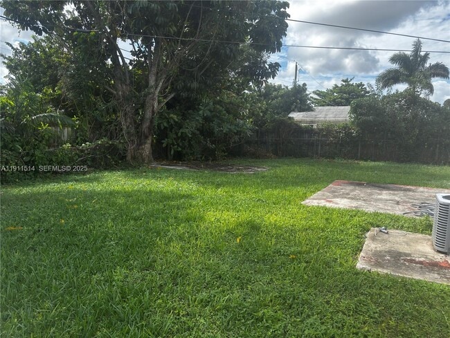 Building Photo - 15324 Lincoln Dr