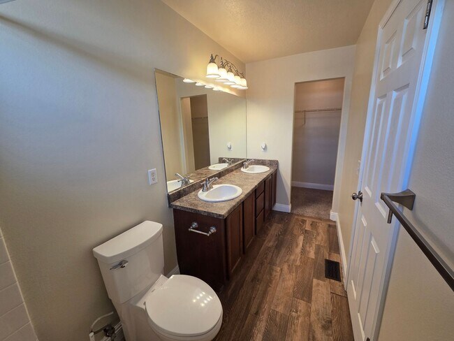 Building Photo - All new paint - super clean and move in ready.