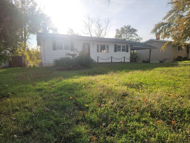 Building Photo - Completely Rehabbed Home in Oakville Schoo...