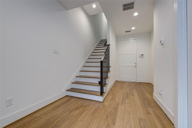 Building Photo - 2622 Rusk St