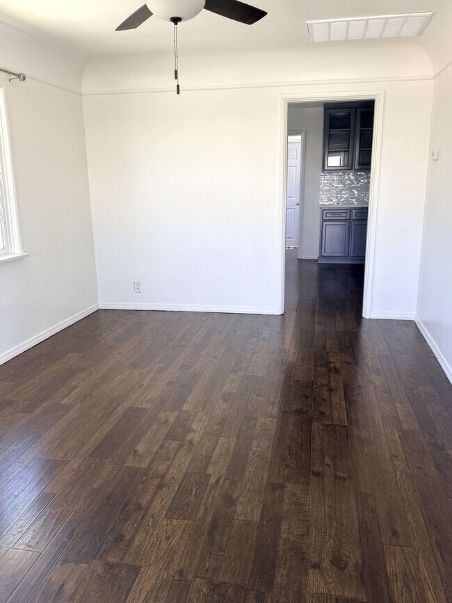 Building Photo - 9719 Mallison Ave