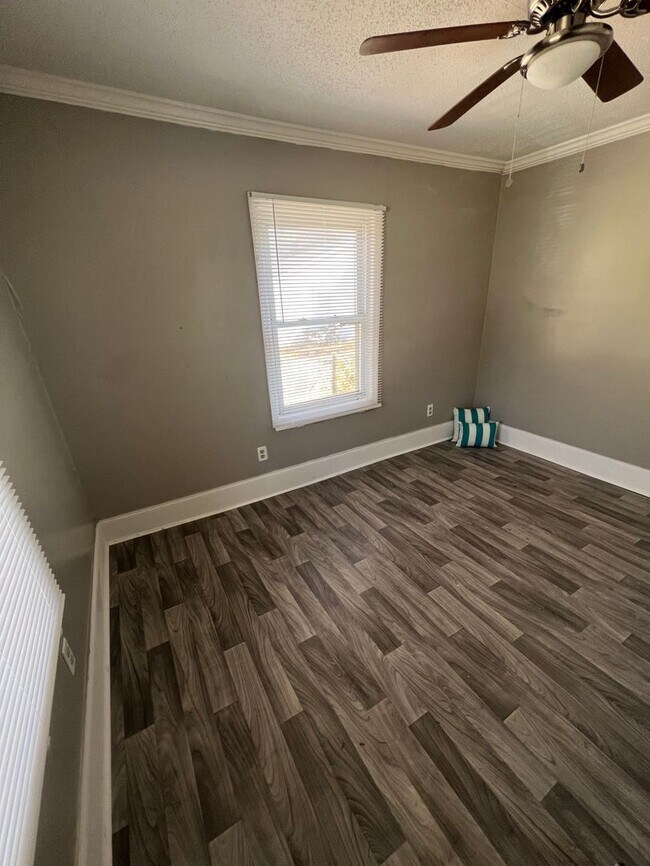 Building Photo - 2 Bed House! COMING SOON! DEPOSIT-FREE Renting option thru OBLIGO! Deposit Alternative available