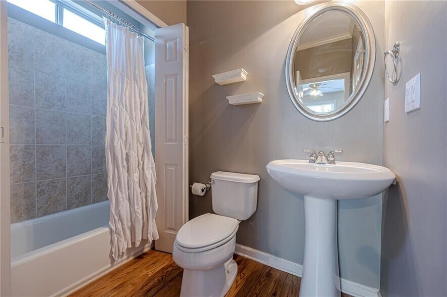 Building Photo - 927 Laurel Wood Ct