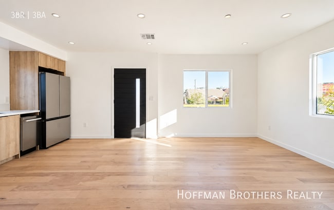 Building Photo - 2681 1/2 Roseview Ave