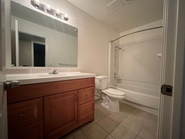 Building Photo - 2 Bedroom 1 Bathroom South Reno Condo
