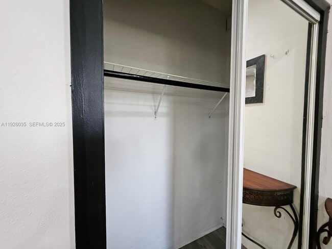 Building Photo - 19601 NE Miami Ct