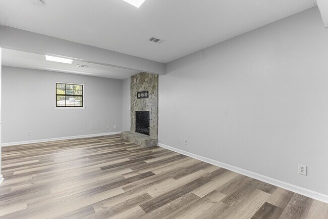 Building Photo - 109 Vinewood Ct