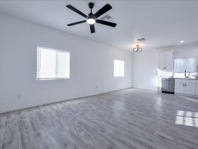 Building Photo - 1603 S Van Buren Ave