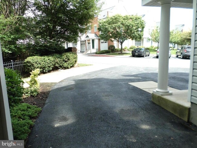Building Photo - 10808 Warfield Pl