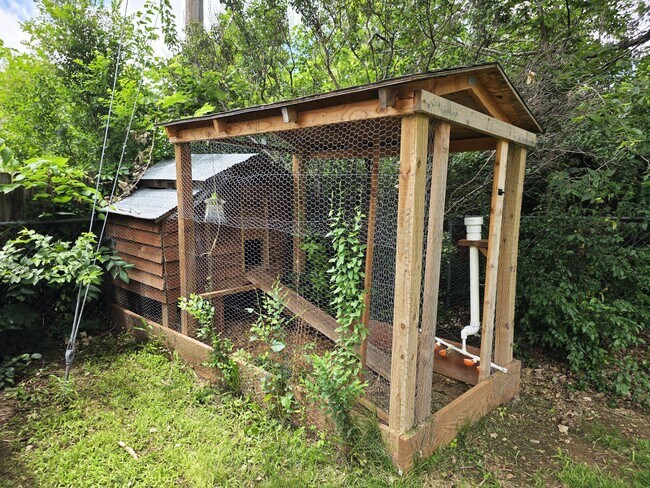 Building Photo - 324 Palomino Ln