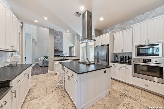 Building Photo - Charming Home Awaits: Spacious & Modern Living in a Prime Location