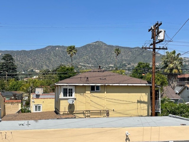 view from kitchen - 803 W Glenoaks Blvd