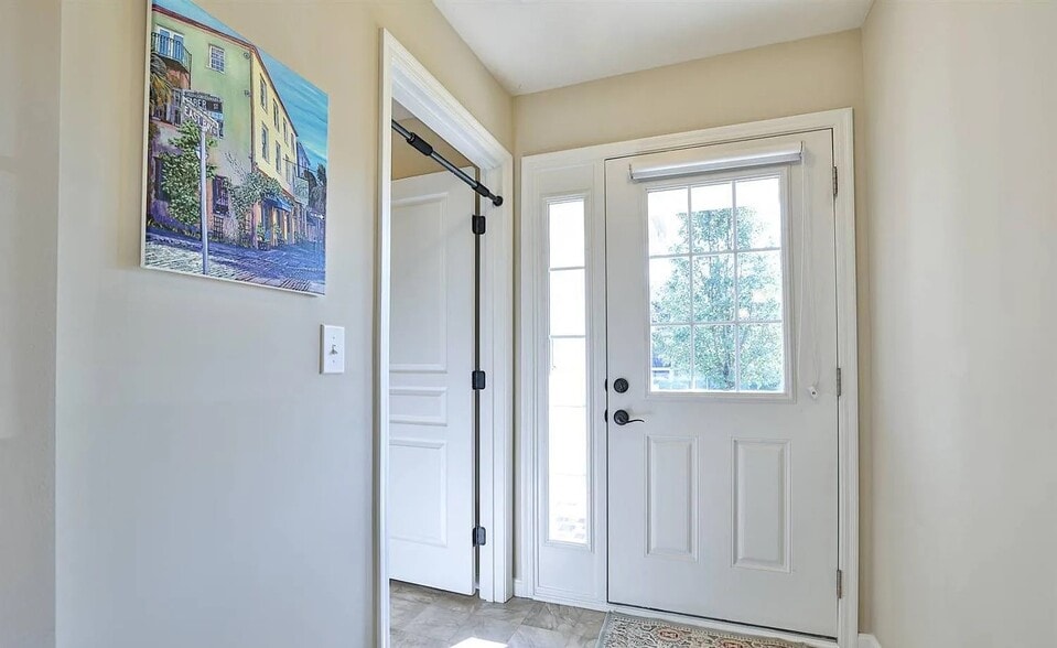 Building Photo - 7947 Oakbridge Way