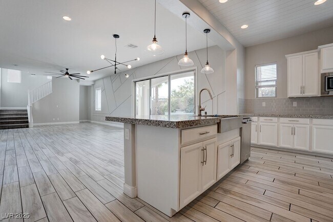 Building Photo - 367 Pollino Peaks St