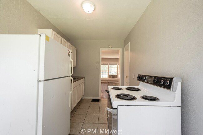 Building Photo - 2825 E 36th St