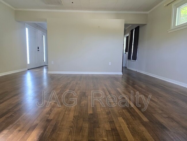 Building Photo - 328 W Liberty St