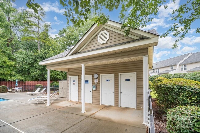 Building Photo - 834 Daly Cir