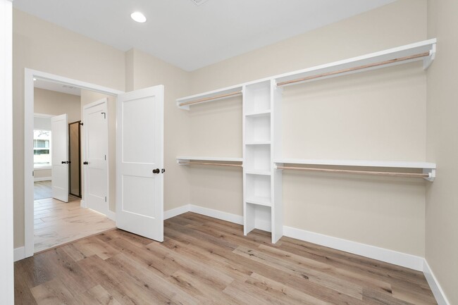 Building Photo - Hickory Village 55 Plus, LLC - 3700 E Cherry St Springfield, MO 65809