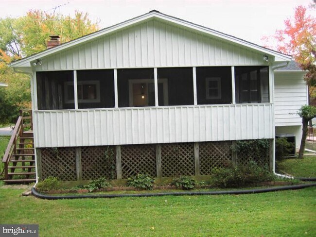 Building Photo - 1010 Julian Pl