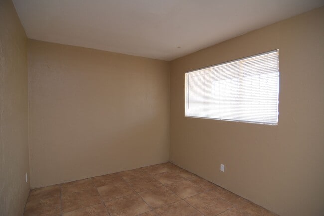 Building Photo - Charming 3 Bedroom 2 Bath Home! Central Tu...