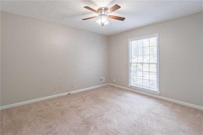 Building Photo - 736 Singley Dr