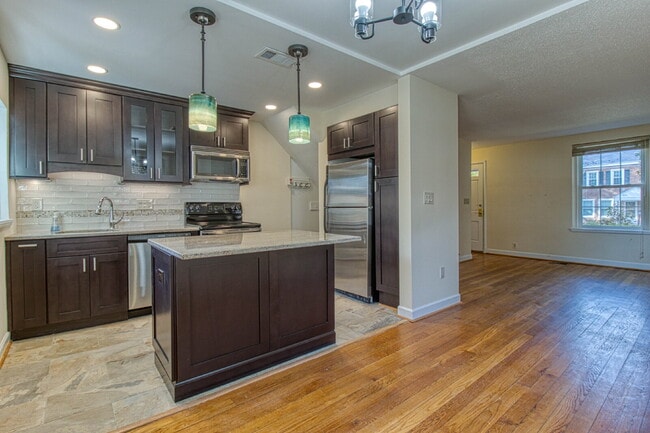 Building Photo - Discover Exceptional Townhouse Living!