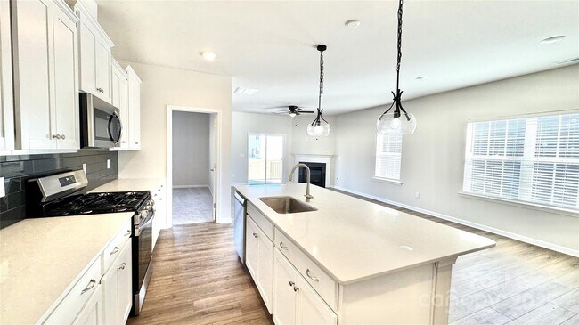 Building Photo - 1627 Swallow Tail Dr