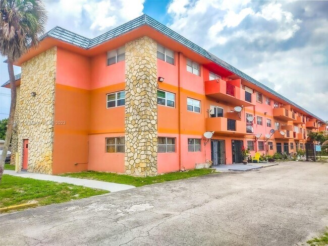 Building Photo - 17101 NW 57th Ave