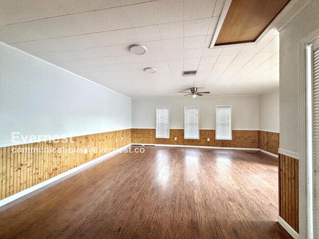 Building Photo - 1131 N Magnolia Cir