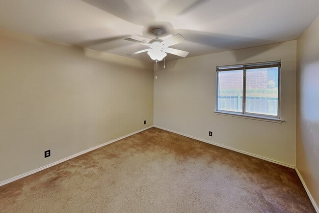 Building Photo - 4611 Echo Lake Dr