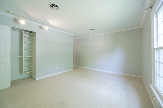 Building Photo - 427 Brass Lamp Dr