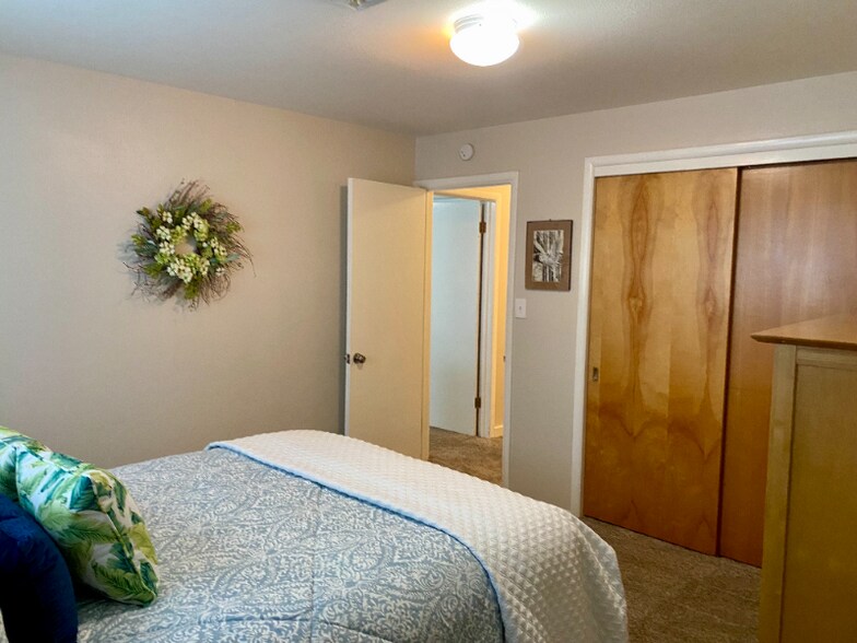 Building Photo - 2xxx E Monte Vista Dr