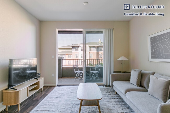 Building Photo - 1051 Commodore Dr