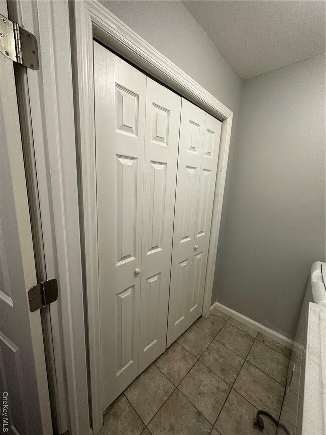 Building Photo - 44 Harding Ave