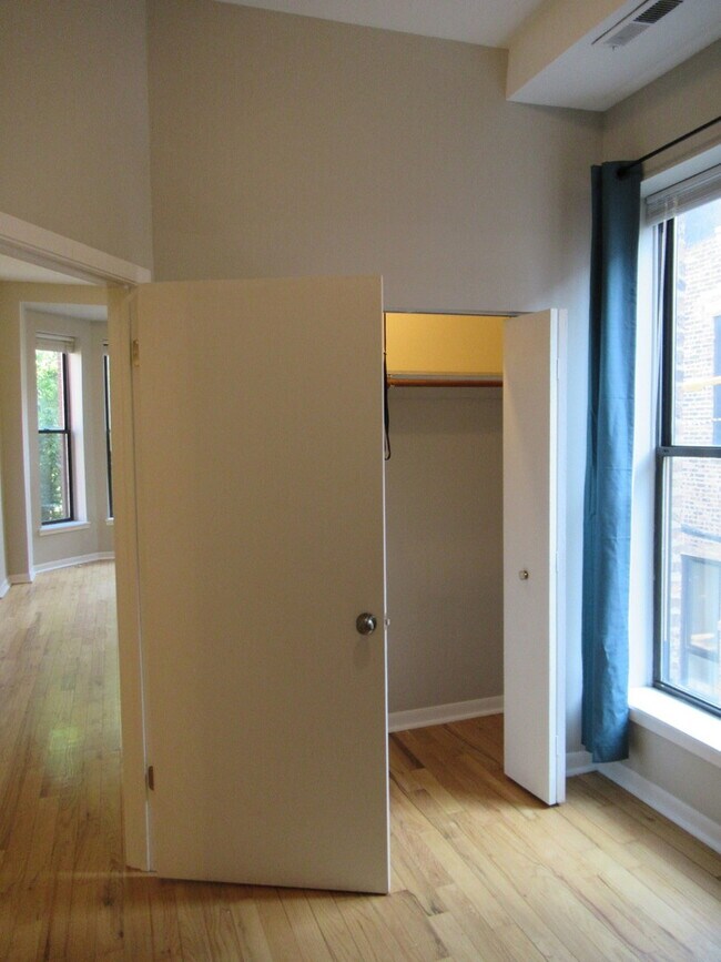 Building Photo - 1538 W Monroe St