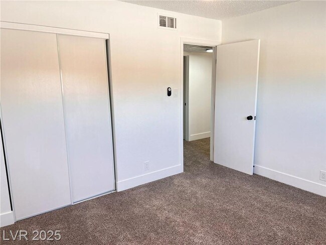 Building Photo - Stylish 4-Bed Home with Pool, Spa & No HOA...